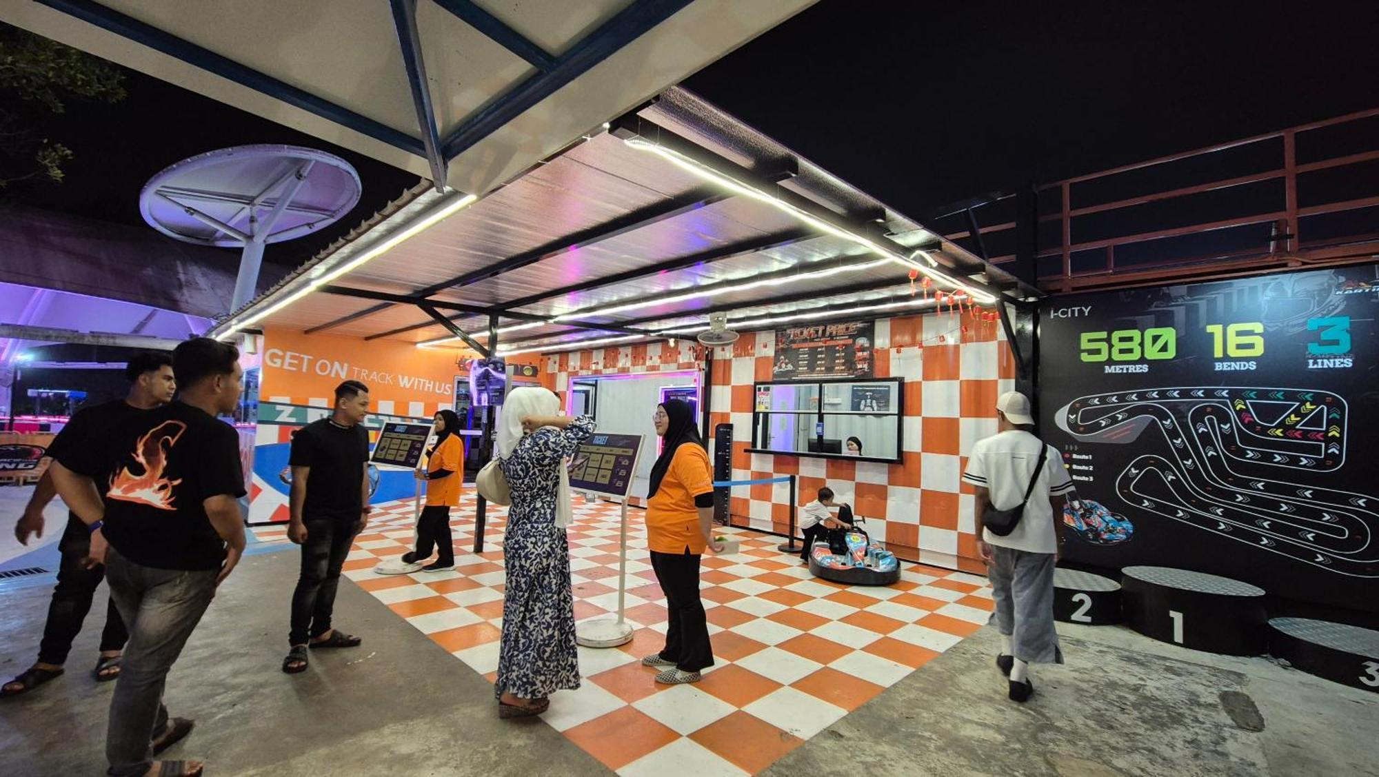 I-City Free Wifi 55Inch Smarttv Car Park Fit 5Pax Shah Alam Bagian luar foto